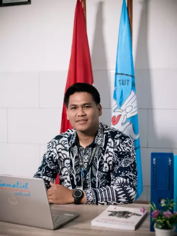   I Made Yosua, S.Pd., Gr.